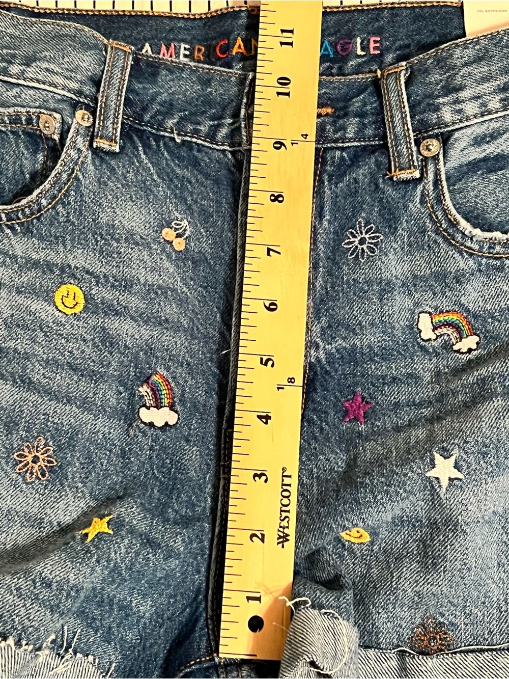 NWT American Eagle Boyfriend Embroidered High-Rise Women's Denim Shorts, Size 8 - Picture 4 of 14